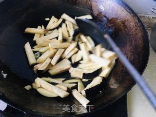 辣椒西红柿炒茄子的做法步骤：2