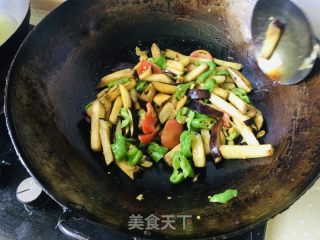 辣椒西红柿炒茄子的做法步骤：6