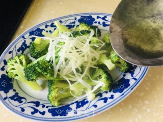 葱香豉油西兰花的做法步骤：7