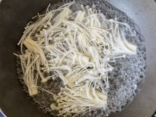 金针菇菠菜拌黑豆腐皮的做法步骤：3