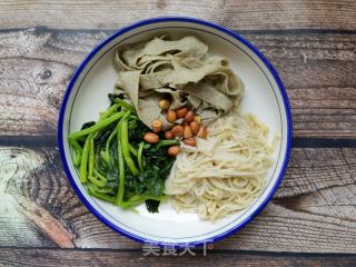金针菇菠菜拌黑豆腐皮的做法步骤：7