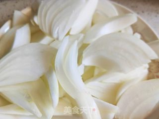 西红柿洋葱炒鸡蛋的做法步骤：1