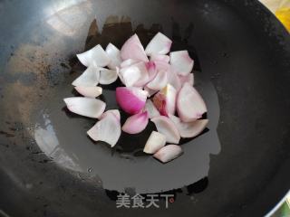 洋葱炒土豆片的做法步骤：2