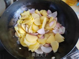 洋葱炒土豆片的做法步骤：3