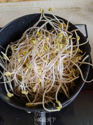 酸菜炖白鲢的做法步骤：1