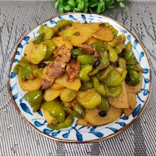 肉片炒青椒土豆片的做法步骤：9