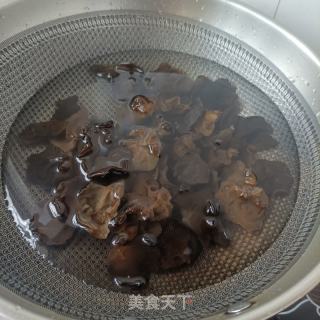 木耳鸡胸肉炒黄瓜的做法步骤：6
