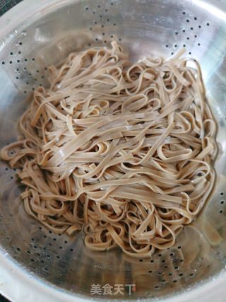 西红柿鸡蛋荞麦面的做法步骤：4