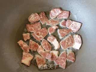 土豆炒雪花牛小排的做法步骤：6