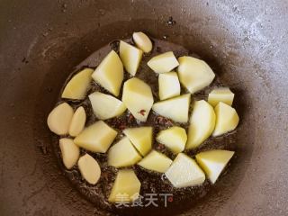 土豆炒雪花牛小排的做法步骤：8