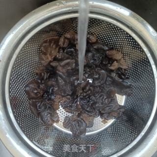 肉末养心菜炒木耳的做法步骤：2