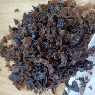 肉末养心菜炒木耳的做法步骤：3