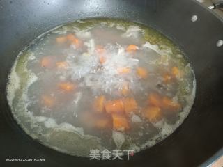 排骨胡萝卜芡实汤的做法步骤：3