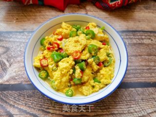 青红椒烘炒鸡蛋的做法