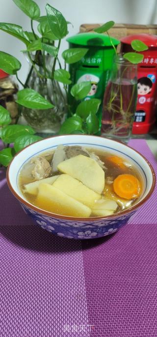马蹄笋煲筒骨汤的做法