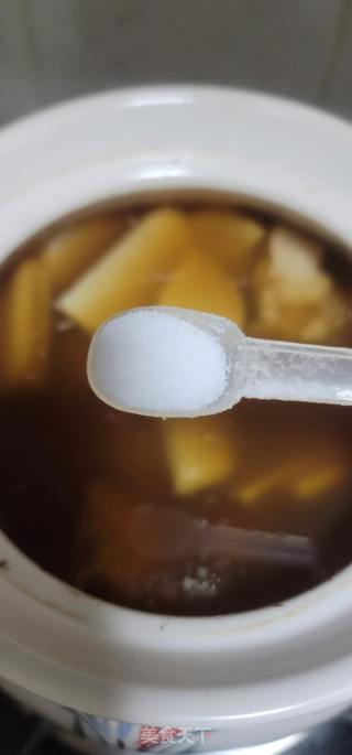 马蹄笋煲筒骨汤的做法步骤：14