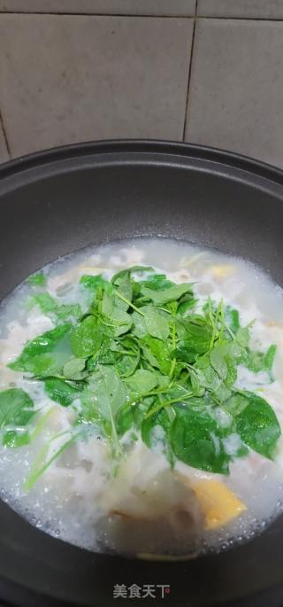 煎蛋粉肠瘦肉枸杞叶汤的做法步骤：6