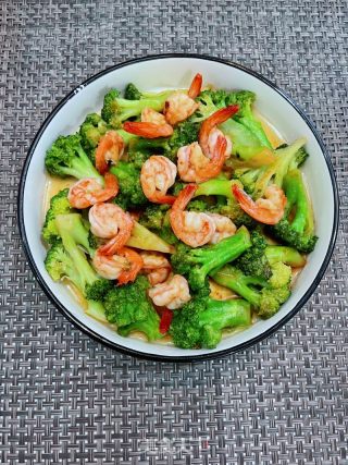 西兰花炒虾仁的做法
