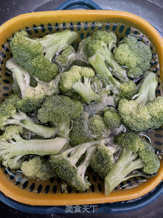 西兰花炒虾仁的做法步骤：3