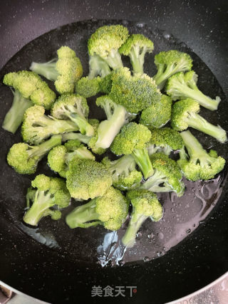 西兰花炒虾仁的做法步骤：4