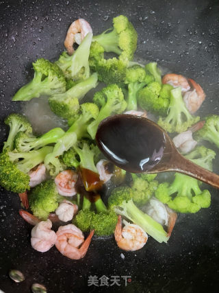西兰花炒虾仁的做法步骤：8