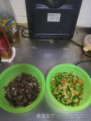 辣炒鸡心的做法步骤：2