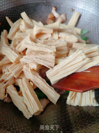 腐竹炒肉的做法步骤：6