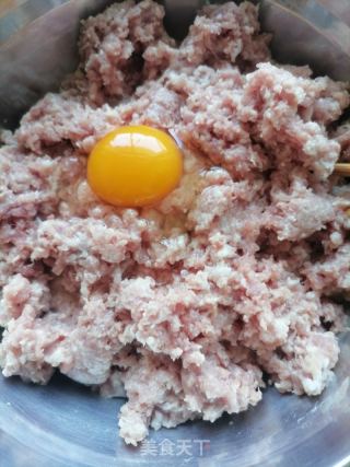 猪肉煎饺的做法步骤：1