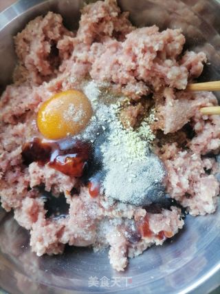 猪肉煎饺的做法步骤：2