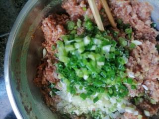 猪肉煎饺的做法步骤：5