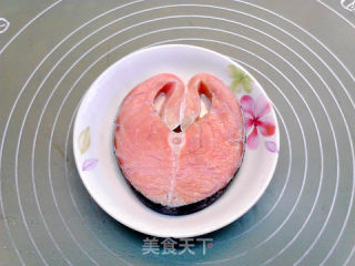 香煎三文鱼的做法步骤：3