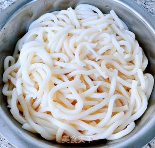 番茄午餐肉煎蛋乌冬面的做法步骤：3