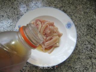 鸡腿肉炒韭黄的做法步骤：3