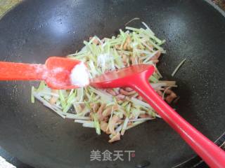 鸡腿肉炒韭黄的做法步骤：9