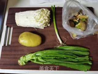 家常疙瘩汤的做法步骤：1