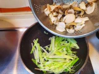 葱油鲍鱼片的做法步骤：13