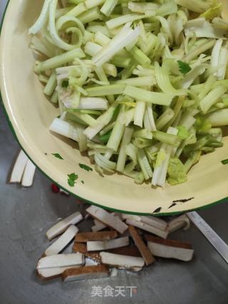 攸县豆干炒芹菜的做法步骤：7