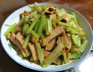攸县豆干炒芹菜的做法步骤：8
