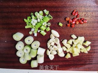 啫啫黄鱼煲的做法步骤：7