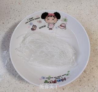 鲍鱼蒸粉丝的做法步骤：2