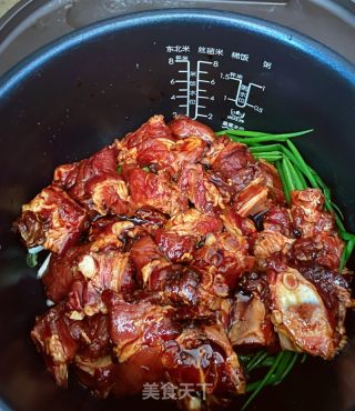 电饭煲焗奥尔良排骨的做法步骤：4