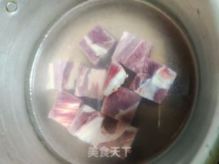 番茄炖牛腩的做法步骤：1