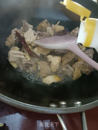 木耳烧鸡的做法步骤：6