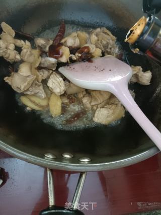 木耳烧鸡的做法步骤：7