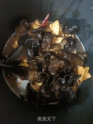 木耳烧鸡的做法步骤：9