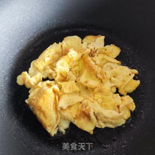 毛豆鸡蛋炒丝瓜的做法步骤：5