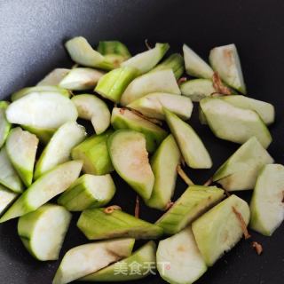 毛豆鸡蛋炒丝瓜的做法步骤：7