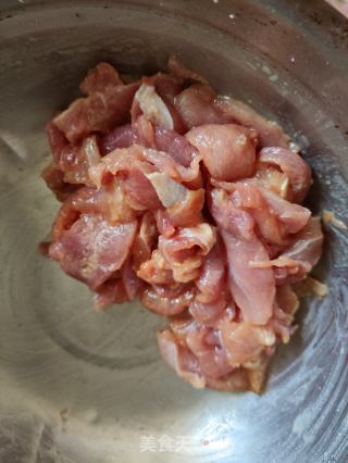 黄花菜西红柿肉片汤的做法步骤：3