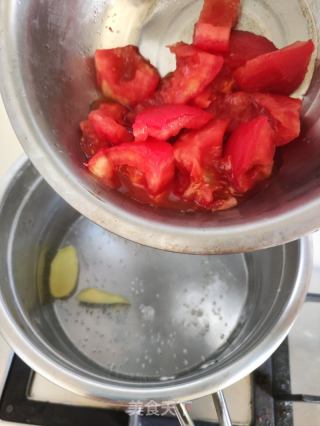 黄花菜西红柿肉片汤的做法步骤：5
