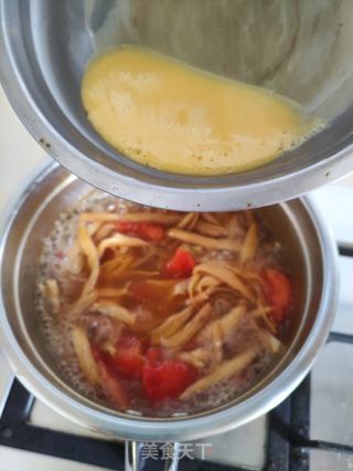 黄花菜西红柿肉片汤的做法步骤：8